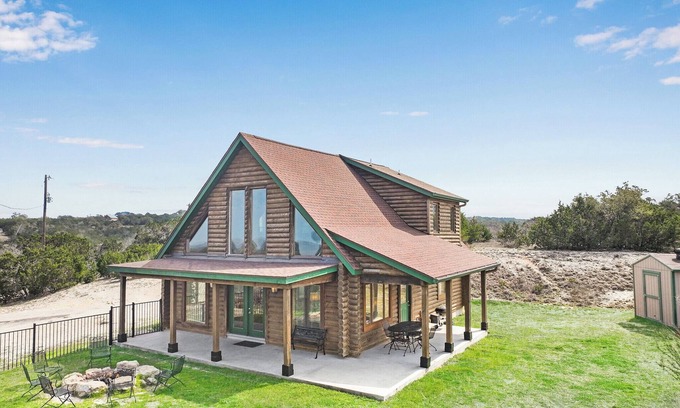 Johnson City Casa | Lighthouse Hill Ranch - Log Home - situated on 2001 acres!