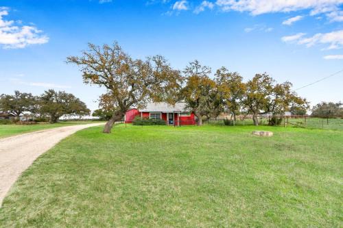 Johnson City Casa | Lighthouse Hill Ranch - Red House