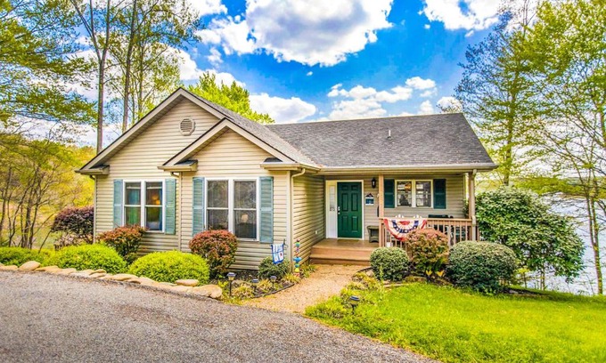 Moneta Casa | Lighthouse Landing