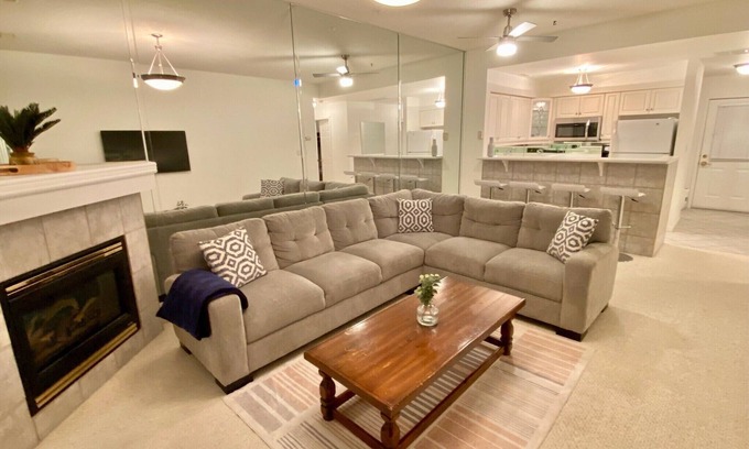 Collingwood Condominio | Lighthouse Point Condo - next to Georgian Bay, 5 min from the slopes!