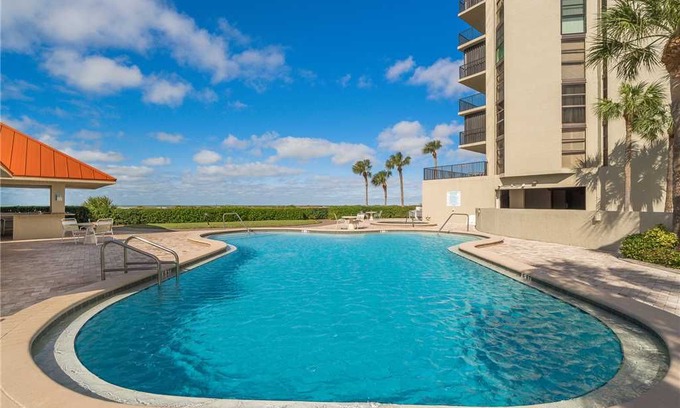 Sand Key Apartamento | Lighthouse Towers 2008, 2 Bedrooms, Penthouse, WiFi, Heated Pool, Sleeps 6