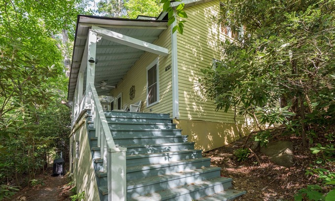 Montreat Casa | Lightning Bug Cottage | Rustic & Pet-friendly Home in the Heart of Montreat!