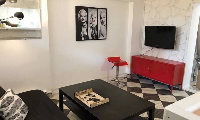 Roseraie - Orgemont Apartamento | ** LIKE AT HOME: APARTMENT and GARDEN with parking lot **
