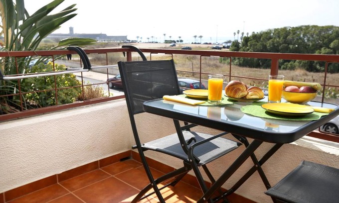 Carcavelos Apartamento | Like-home-T1 Apt-Sea View, near the beach