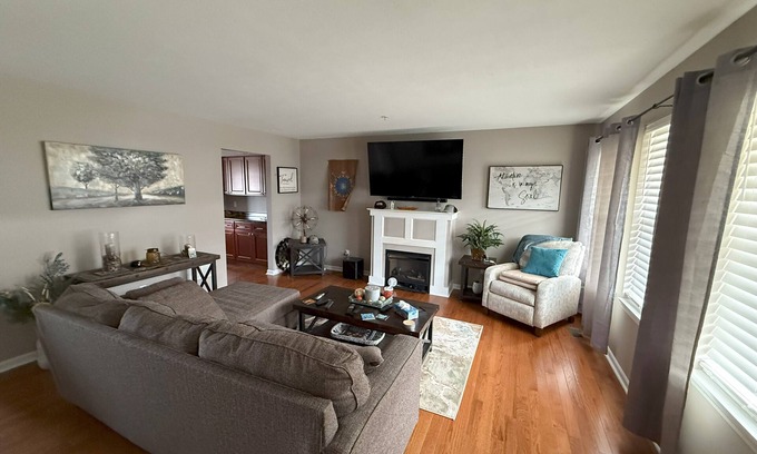 Beaver Falls Casa | Like new Cozy townhome with home office in Beaver Falls, near Pittsburgh