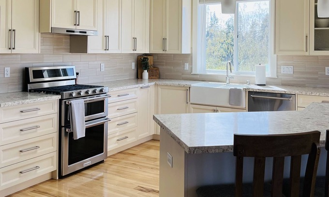 Carver Casa | Like new home in Vancouver countryside