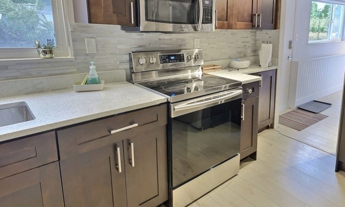 District of North Vancouver Apartamento | Like new Suite with full kitchen and private bath