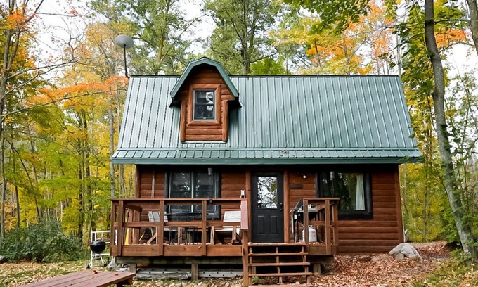 Comstock Casa | Una pequeña cabaña linda del lago cerca de Turtle Lake, WI. ¡Alejarse de todo!