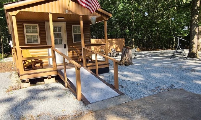 Big Sandy Cabina | Lil Cabin w/ Hot Tub in Private Fenced in Area. Near KY Lake