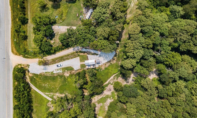 Siloam Springs Cabaña | Lil' Cottage in the Woods