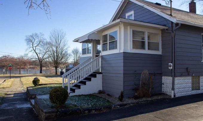 Akron Casa | Lil' Lake House - Dog and Family Friendly, 2 BR