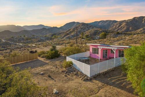 Morongo Valley Casa | Lil Pink - Million Dollar Views on 2 acres!