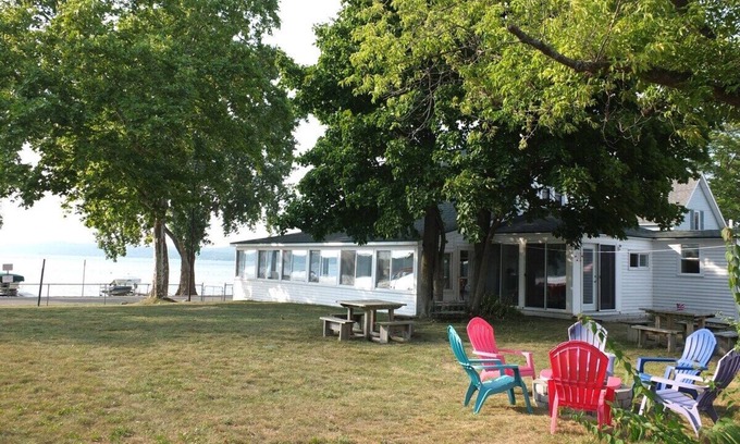 Beulah Cabaña | Lil's on the Lake - On Crystal Lake, Dog-Friendly, and Short Walk to Downtown Beulah!