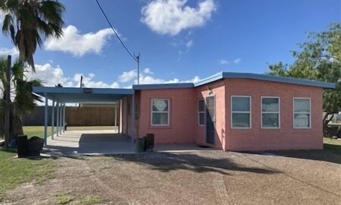 Port Mansfield Casa | Lil' Salty. Beautiful Newly RenovatedC