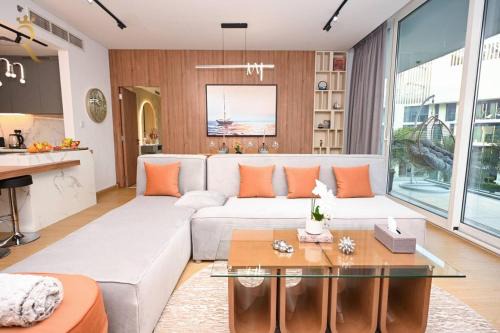 Saadiyat Cultural District Apartamento | Lilac Breeze 1BR - Stylish Stay with Balcony Near Saadiyat Beach & Louvre Abu Dhabi