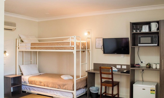 Goulburn Cama Y Desayuno | Lilac City Motor Inn 1 Room Family 8