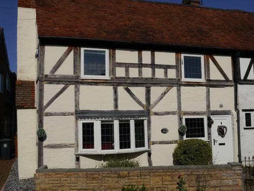 Aston Cantlow Casa | Lilac Cottage -Sleeps 6 -HOT TUB