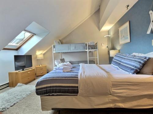 Killington Apartamento | LilBear- AC, Pool, Sauna, Hot Tub, Near Resort
