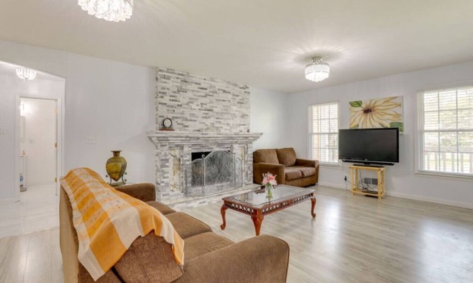 Lilburn Casa | Lilburn Gateway | Game Loft, Fire Pit, Near Stone Mountain