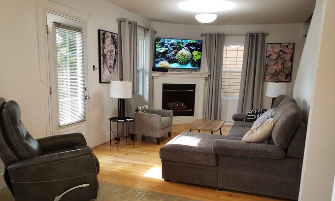 Chicoutimi Casa | LiLi Rose, entire house, 4 bedrooms, 2 bathrooms, downtown