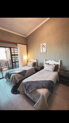 Dana Bay Cama Y Desayuno | Lilies & Leopards