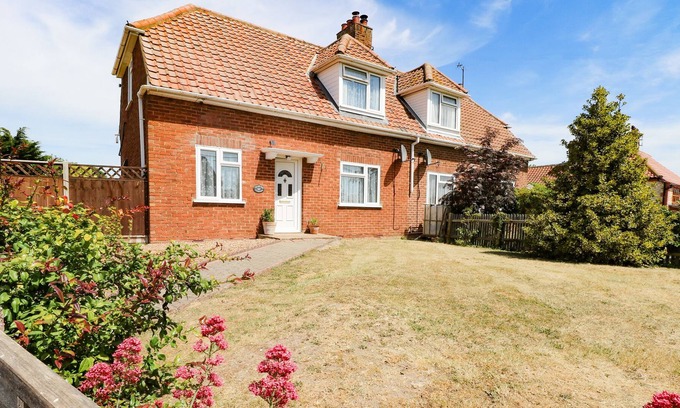 Methwold Cabaña | LILLIES PAD, pet friendly, character holiday cottage in Feltwell