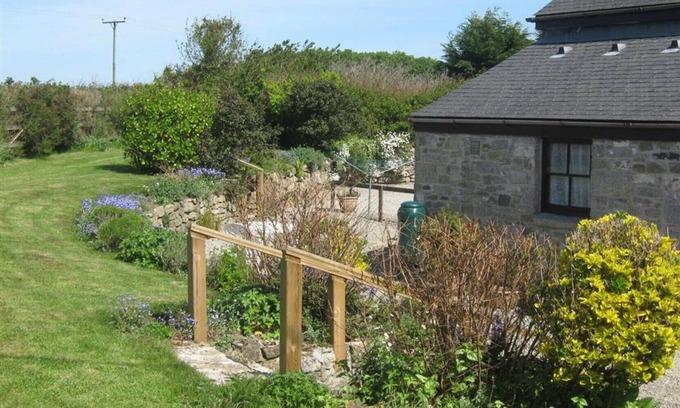 Penryn Cabaña | Lilliput, Mabe, far views of the countryside