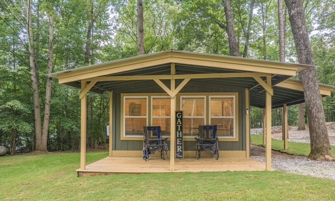 Gumlog Casa | "Lilliputian Hideaway: A Lakeside Dream"
