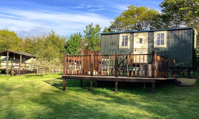 Bude Cabina | Lilly's Pad