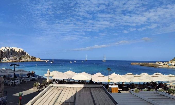 Marsalforn Apartamento | Lilly's sea view apartment