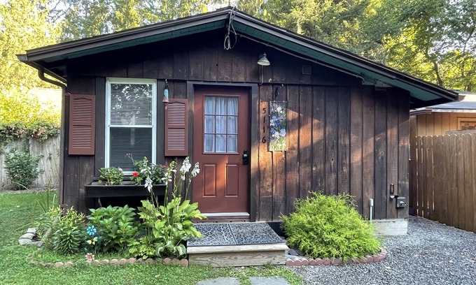 Olivebridge Cabaña | Lily Cottage - a cozy accomodation moments from the beautiful Ashokan reservoir