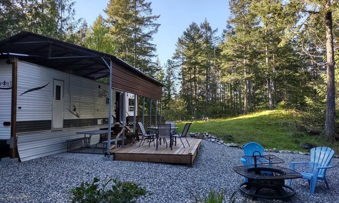 Madeira Park Casa | Lily Lake Rock RV surrounded by nature