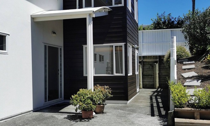 Three Kings Casa | Lilypad of Three Kings / Urban Retreat w/parking