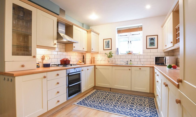 Blythburgh Cabaña | LIME TREE COTTAGE, BLYTHBURGH, pet friendly, with pool in Southwold