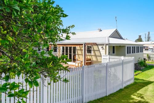 Yamba Casa | Lime Tree Cottage - Pet Friendly