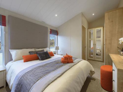 Dunbar Cabina | Limetree Lodge 2 at Thurston Manor Leisure Park