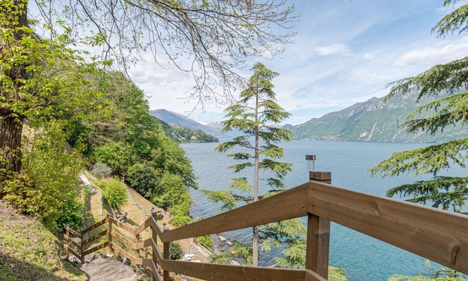 Limonta Apartamento | Limonta- Cyclamen Apartment! Access to the Lake!