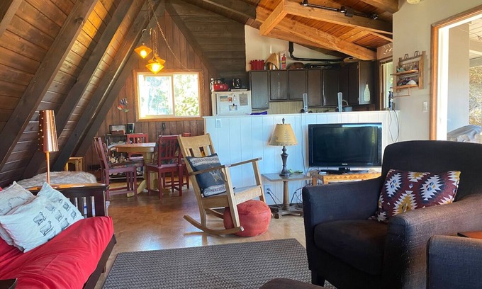 Roads End Casa | Lincoln City/Road's End Furnished Oregon Coast Cozy Home for Rent