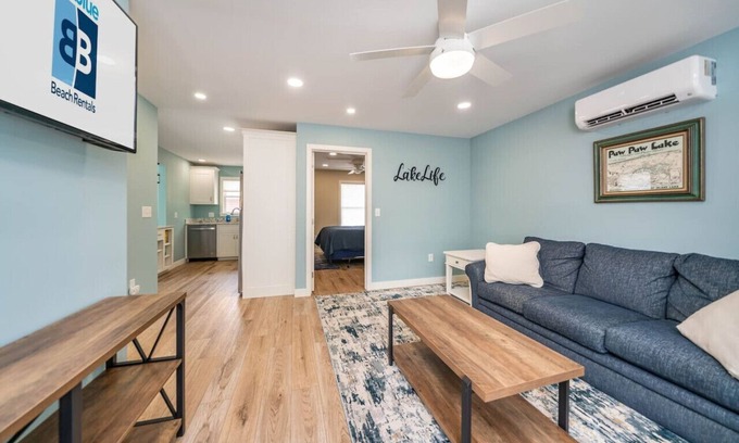 Paw Paw Lake Cabina | Lincoln Cottage by Paw Paw Lake
