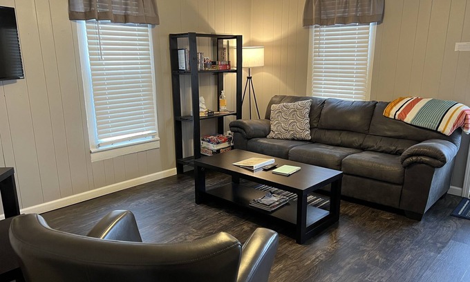 Litchfield Casa | Justo a la salida de la I-55; 50 millas al norte de St Louis 2-BR