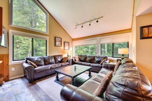 Lincoln Casa | Lincoln Townhome with Community Pool and Club Access!