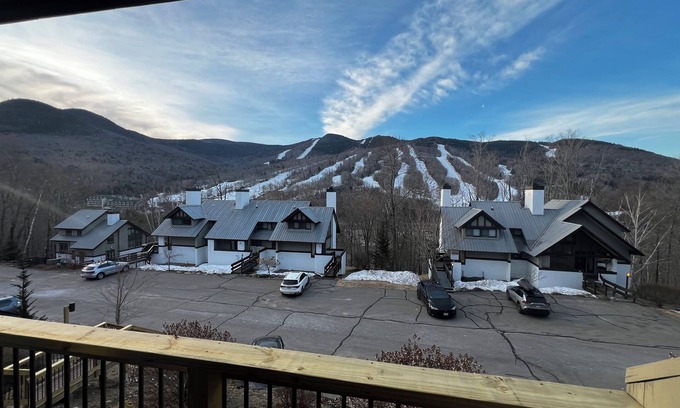 Lincoln Casa | Lincoln Unplugged, an Elevated Experience : Cozy Pad with Pools & Views.