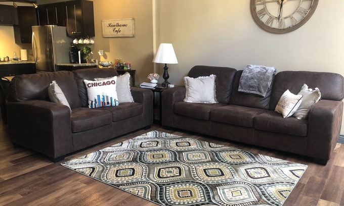 Lincoln Apartamento | Lincoln’s Loft - Hawthorne Suite Downtown Lincoln, IL
