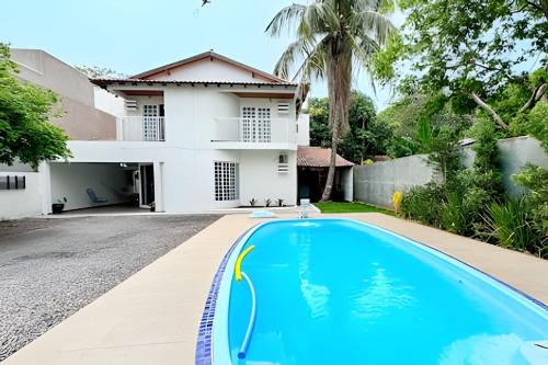 Bonito Casa | Linda Casa de 4 quartos com piscina e localização top