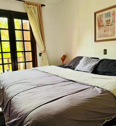 Sao Paulo Cama Y Desayuno | Linda Suite Master no Jd Marajoara em Casa de Alto Padrão