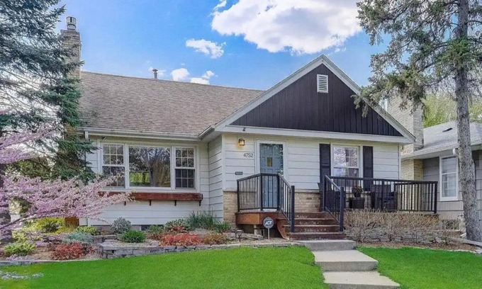 Linden Hills Casa | Linden Hills Charm!