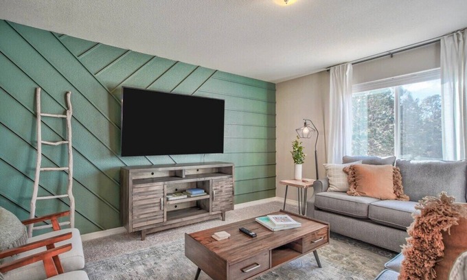 Woodmoor Casa | Lindenmere Estate! Chic Villa w Game Loft & BBQ
