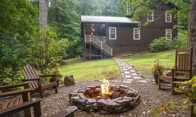 Sylva Cabina | Lindisfarne - Gorgeous Mountain Cabin located Close to Mountain Attractions!