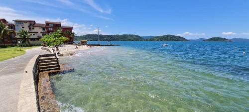 Bracui Apartamento | lindo apartamento frente ao mar pe na areia