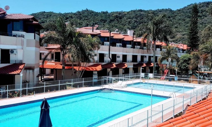 Ponta das Canas Casa | Lindo Triplex43-QUADRA DE TÊNIS-PISCINA